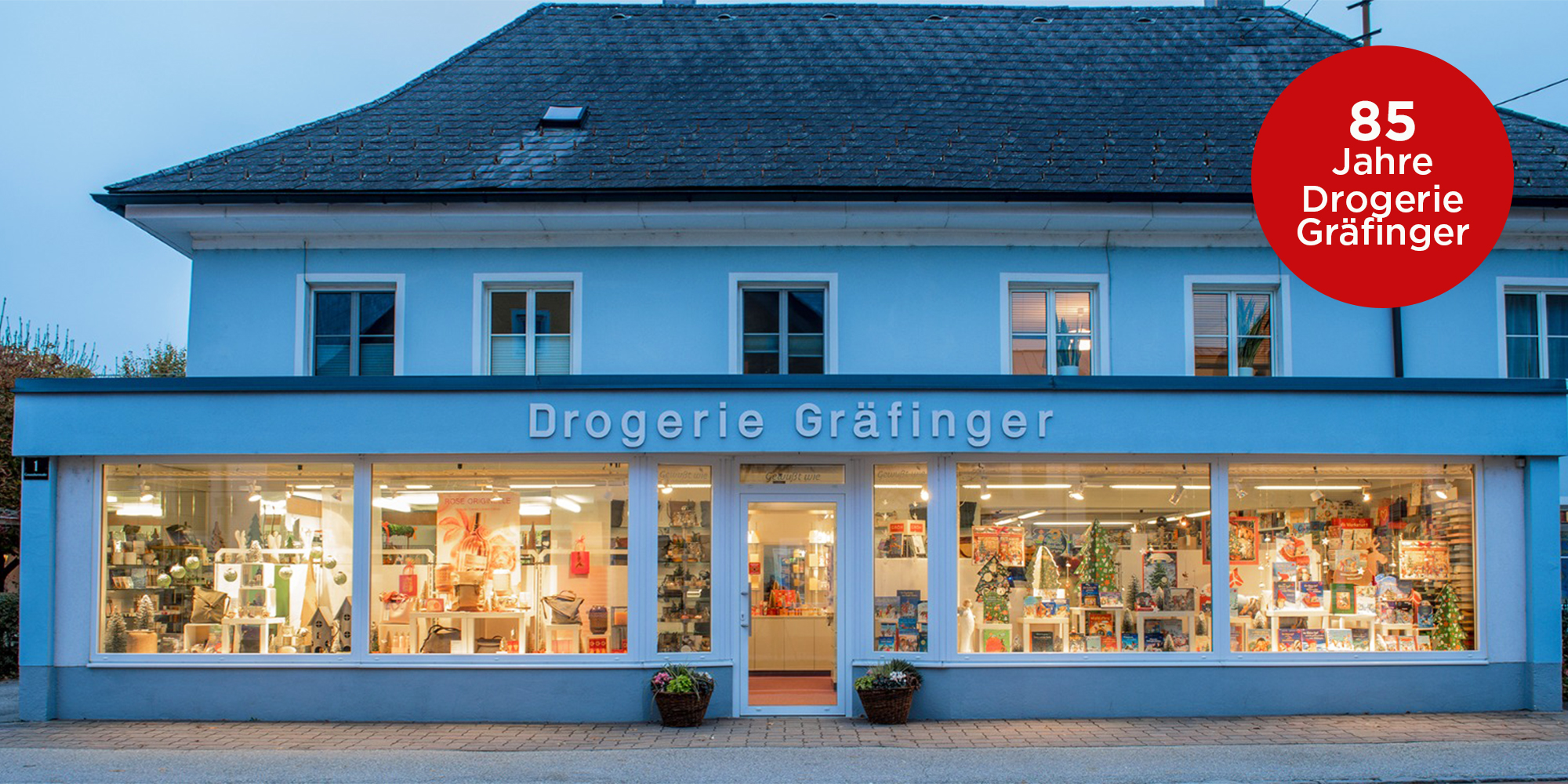 85jahre_drogerie-graefinger_fassade1
